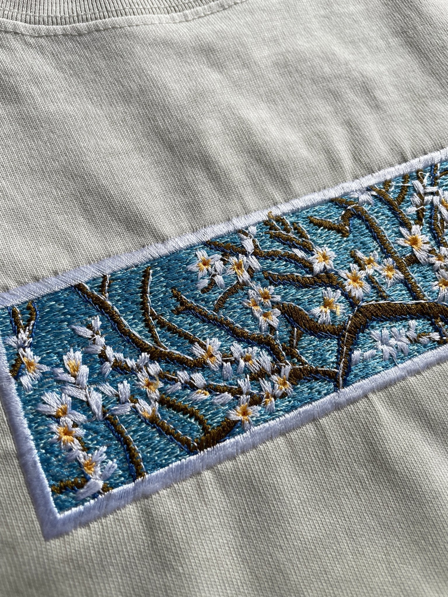 ALMOND BLOSSOM T - SHIRT - Sachistitch
