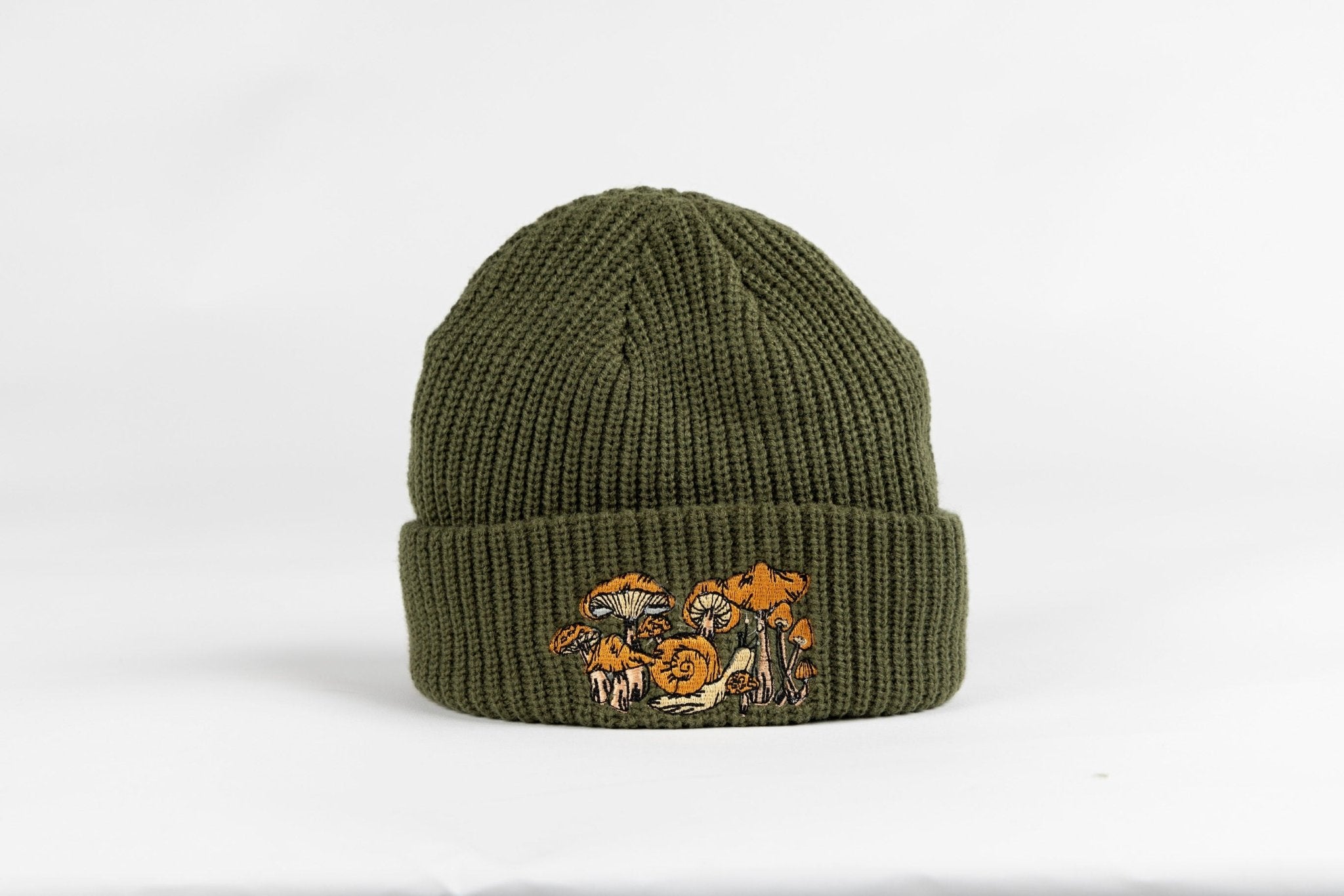 Mushroom snail beanie | army green - Sachistitch