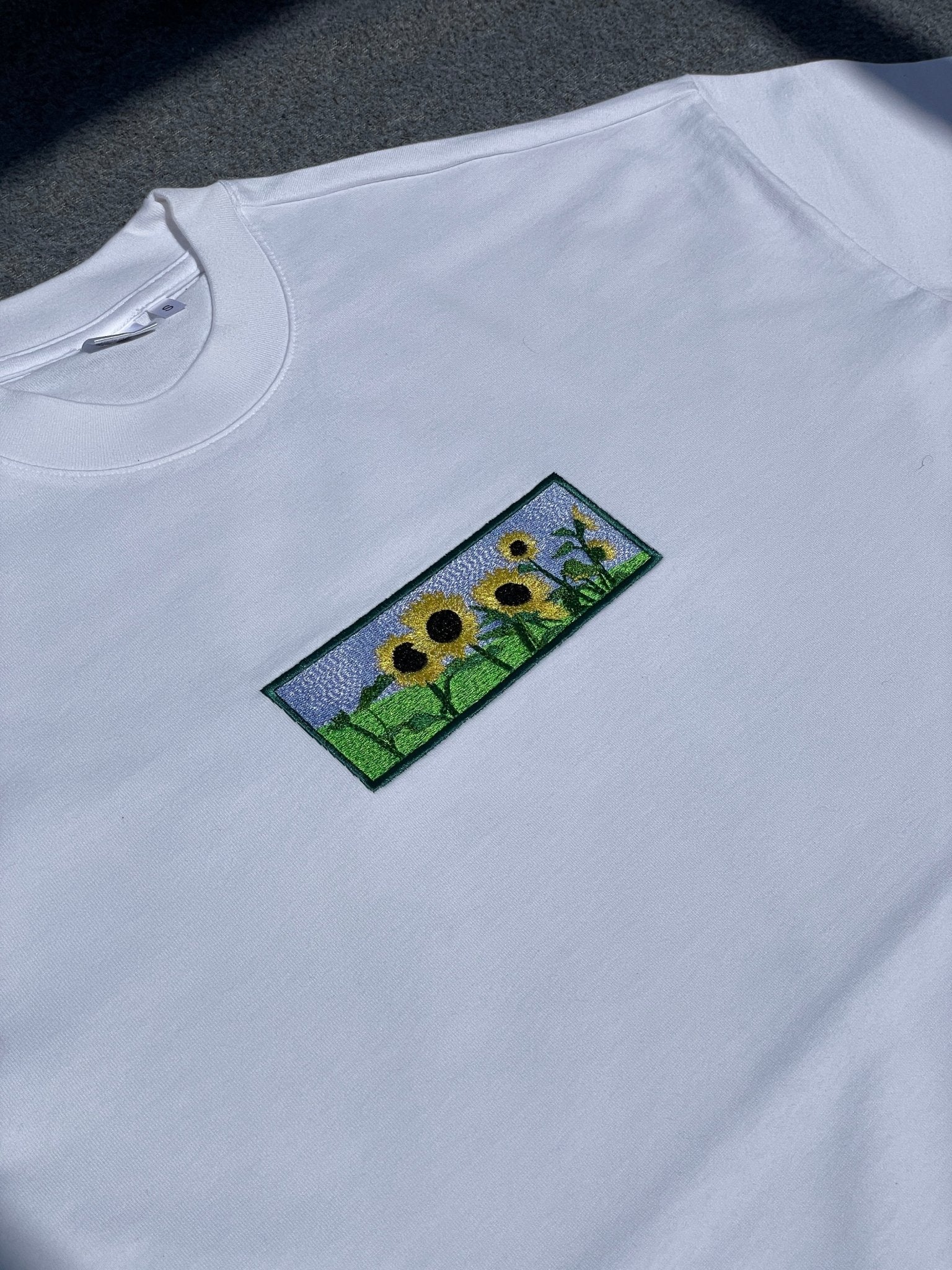 Sunflower garden T-shirt - Sachistitch