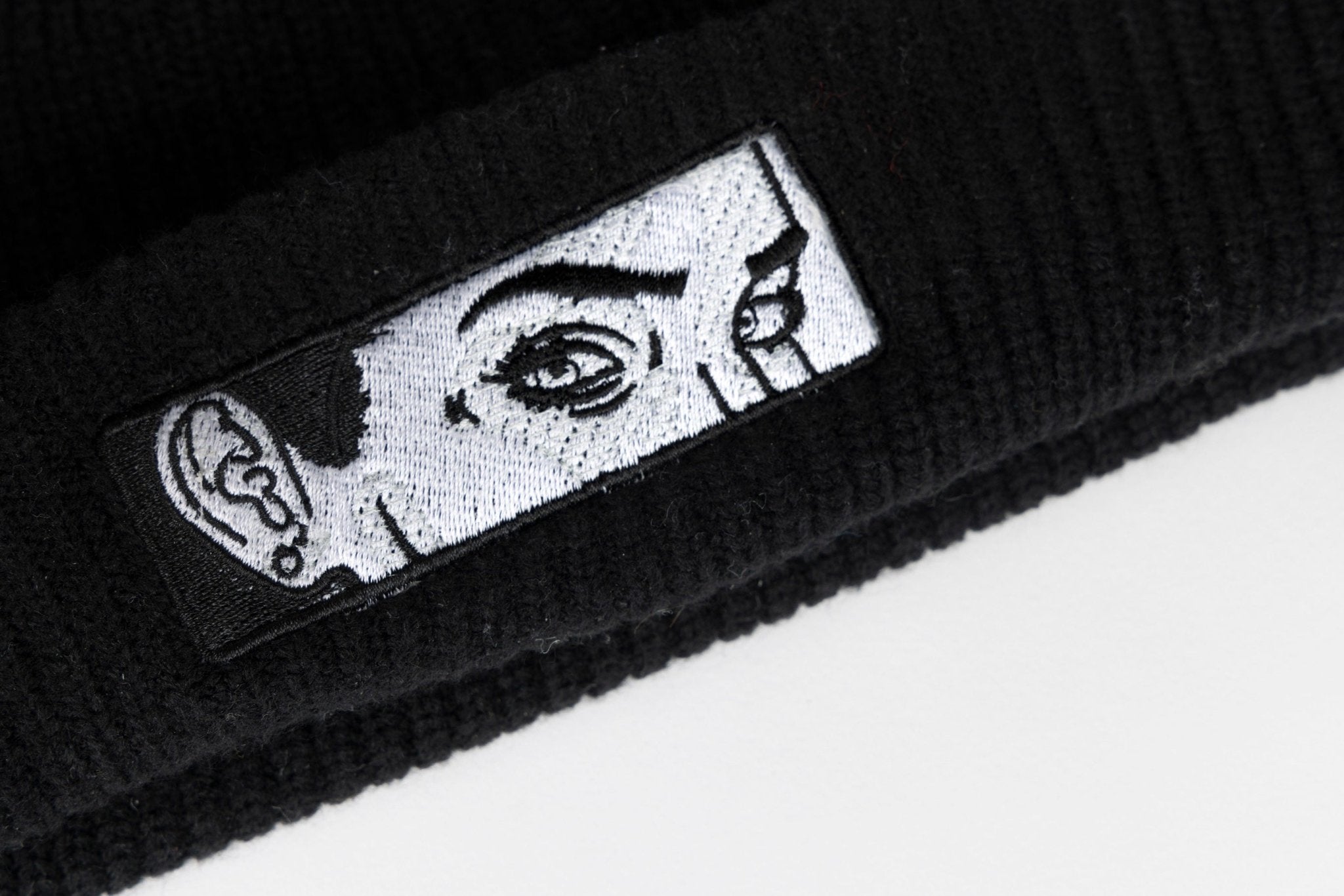 The stare beanie | black - Sachistitch